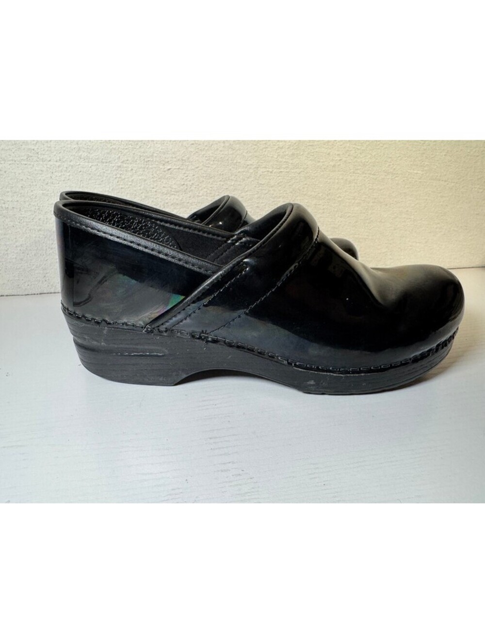 Dansko Clogs Women's US 9.5 -10/EU 40 Black Shiny Patent‎ Leather Slip On Shoes